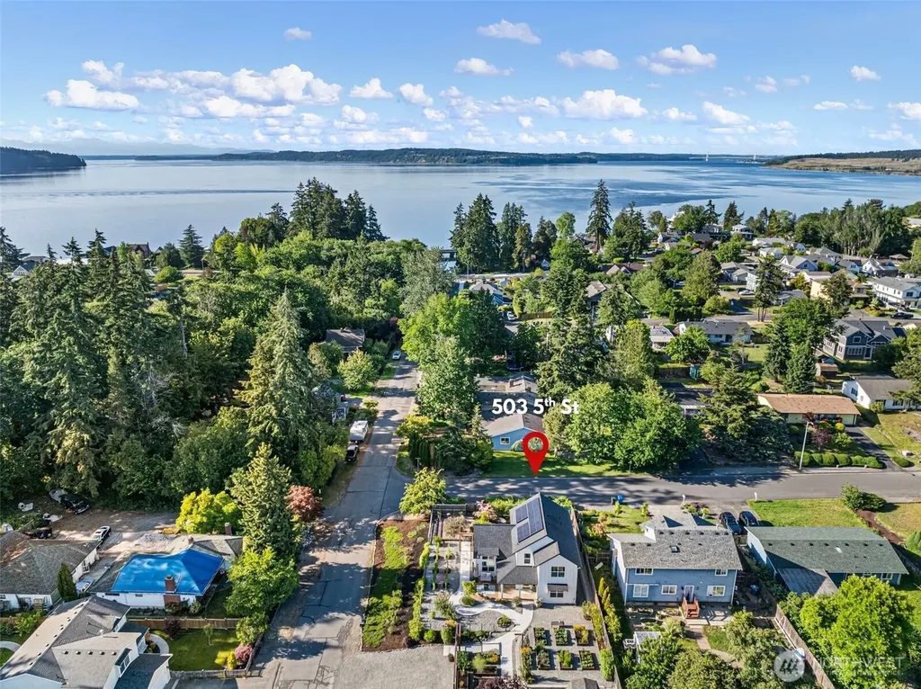 503 5th Street Steilacoom WA 98388