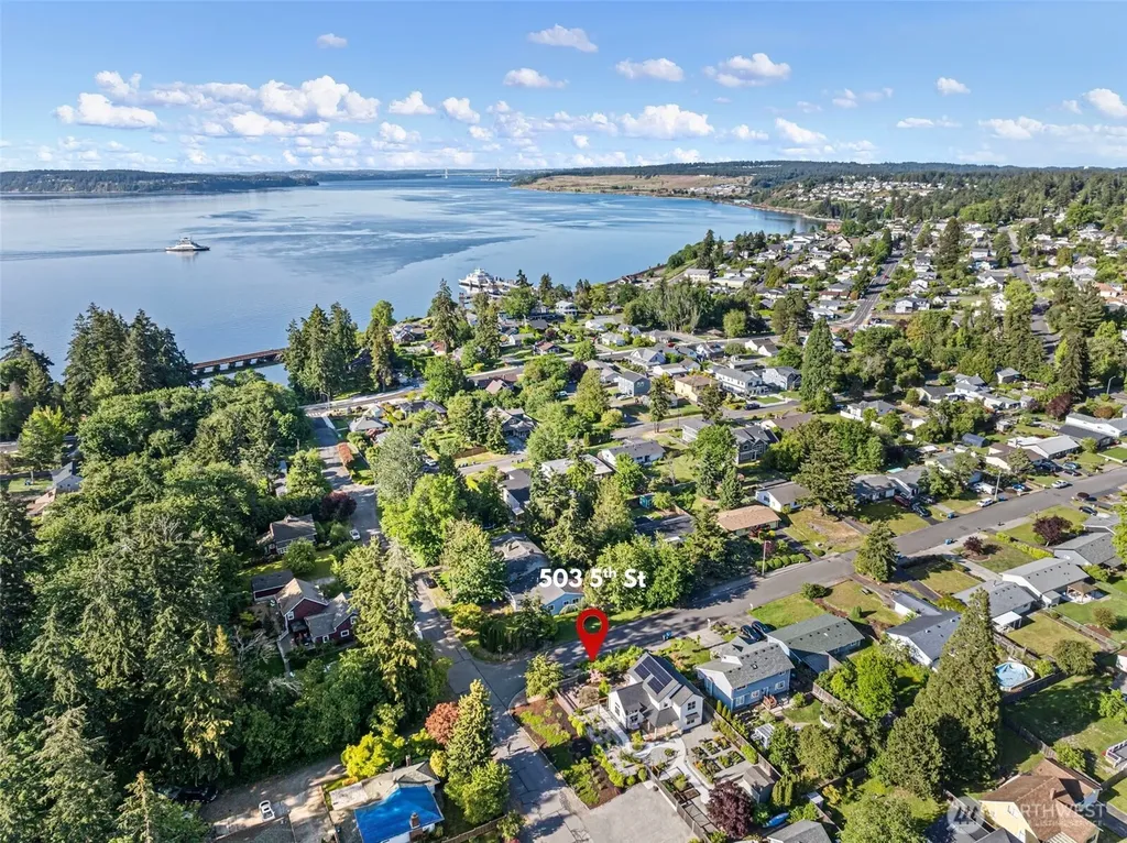 503 5th Street Steilacoom WA 98388