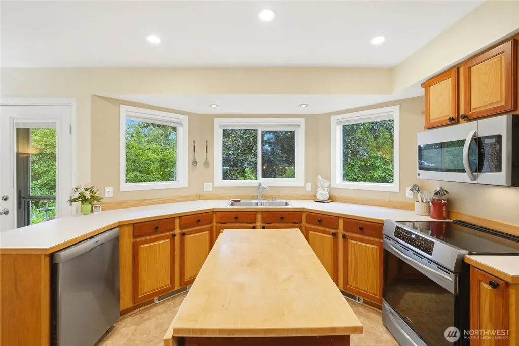27232 71st Ave NE Arlington WA 98223