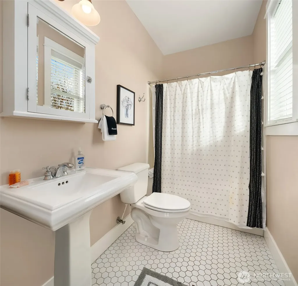 24 Float Lane Pacific Beach WA 98571