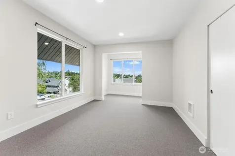 5243 19th Avenue NE Seattle WA 98105