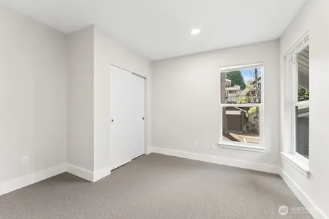 5243 19th Avenue NE Seattle WA 98105