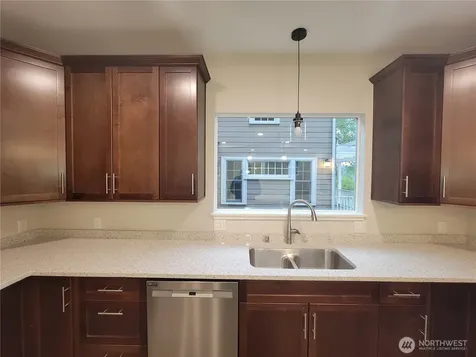 5243 19th Avenue NE Seattle WA 98105