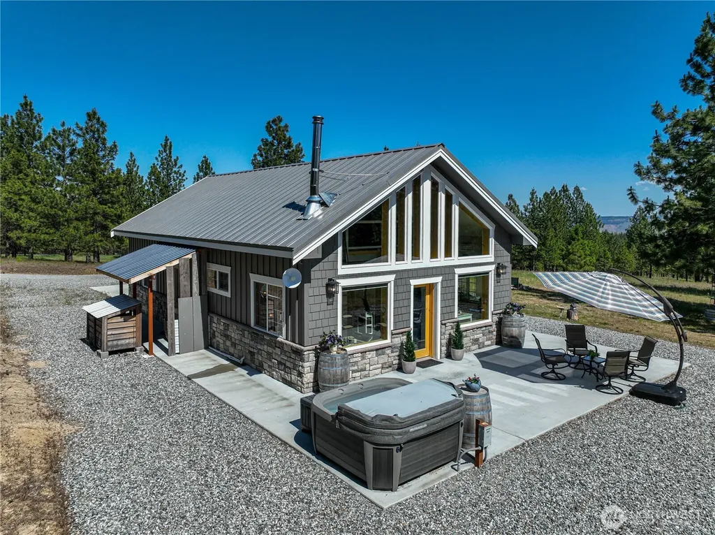 250 Open Lane Chelan WA 98816