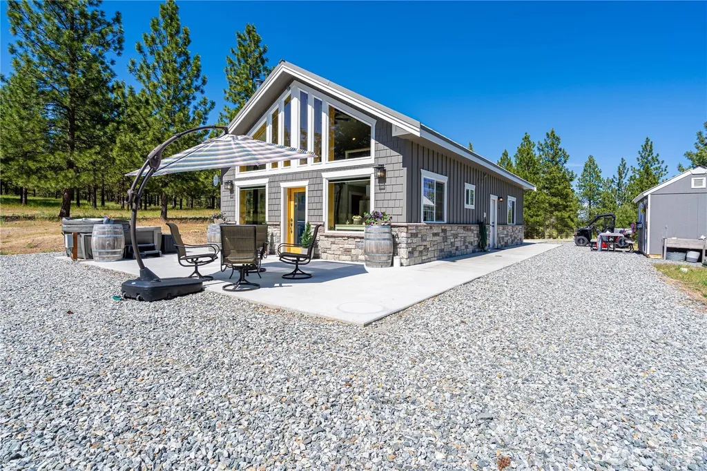 250 Open Lane Chelan WA 98816