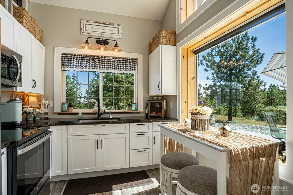 250 Open Lane Chelan WA 98816