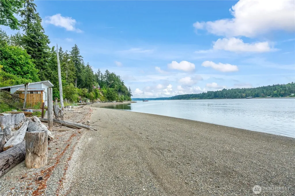 415 E Herron Boulevard NW Lakebay WA 98349