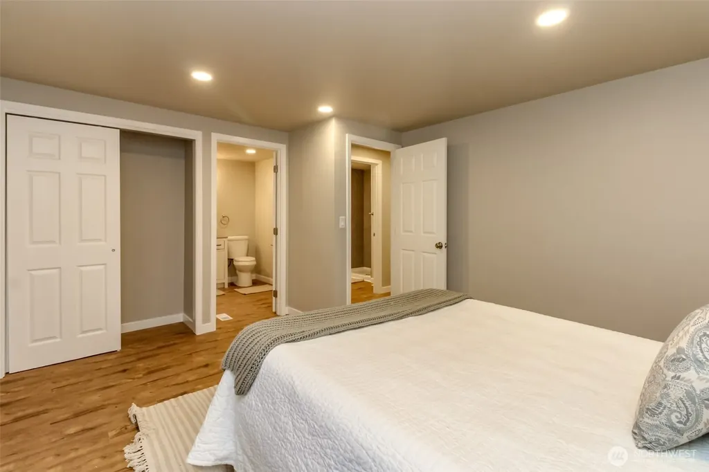 22065 106th Place SE Kent WA 98031