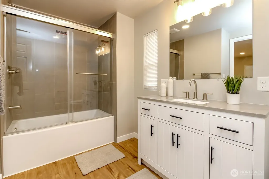 22065 106th Place SE Kent WA 98031