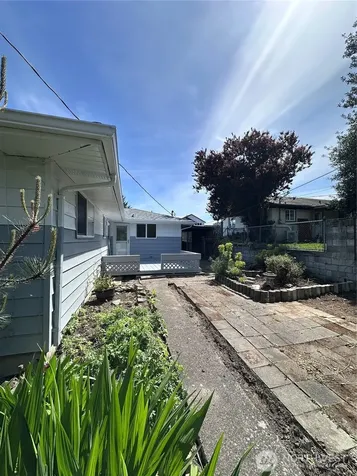 1025 E 53rd Street Tacoma WA 98404