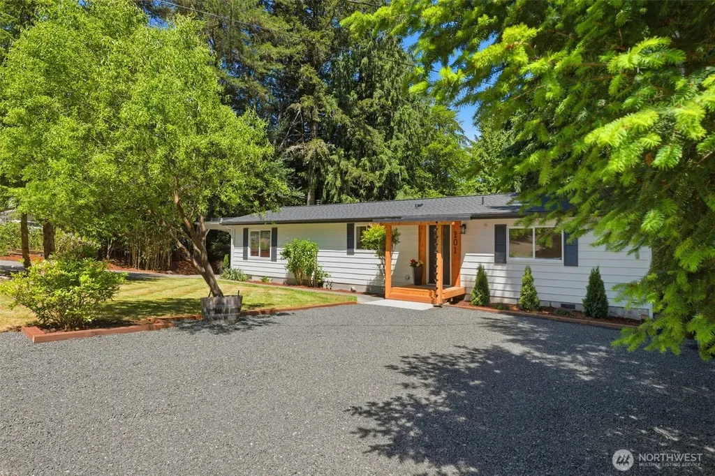 101 E Snow Cap Drive Belfair WA 98528