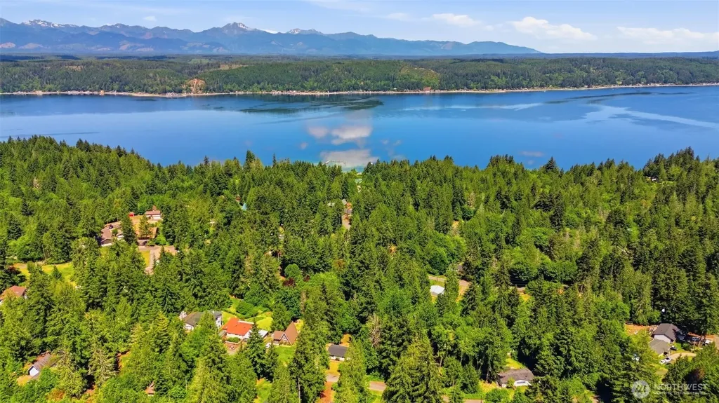 101 E Snow Cap Drive Belfair WA 98528
