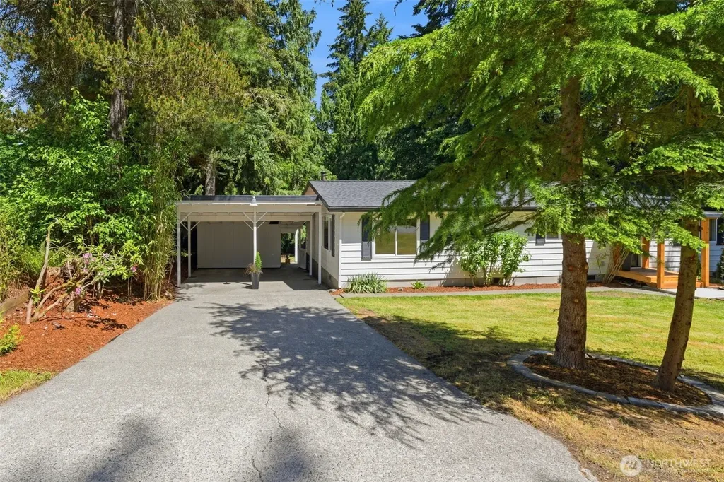 101 E Snow Cap Drive Belfair WA 98528