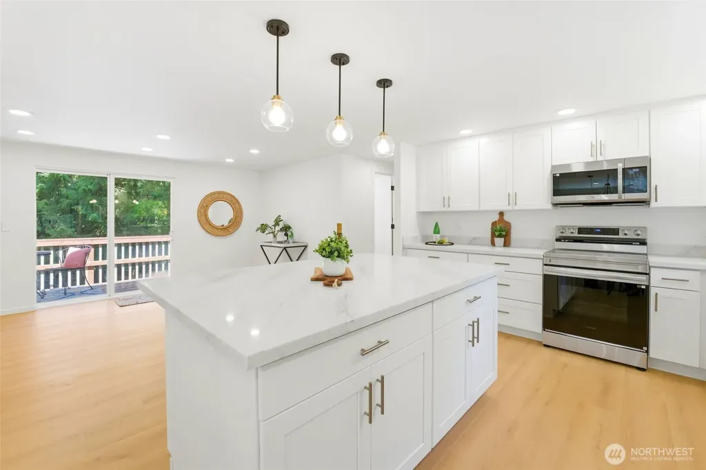 101 E Snow Cap Drive Belfair WA 98528