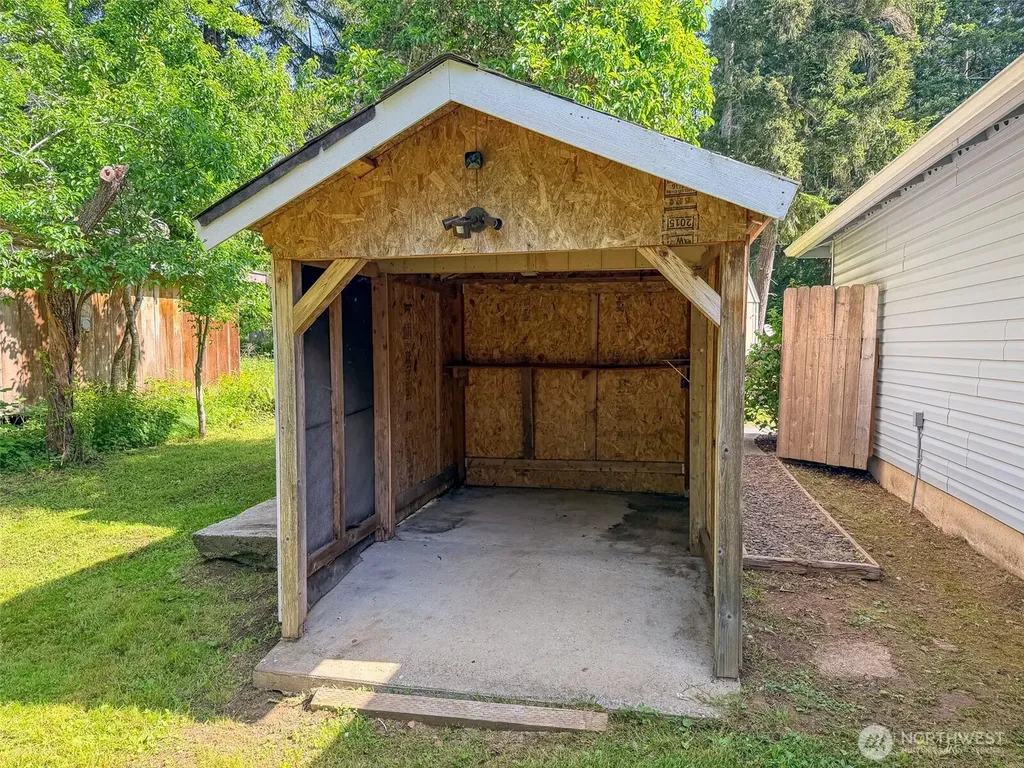 55 Wolf Road Quilcene WA 98376