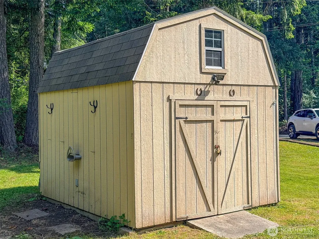 55 Wolf Road Quilcene WA 98376