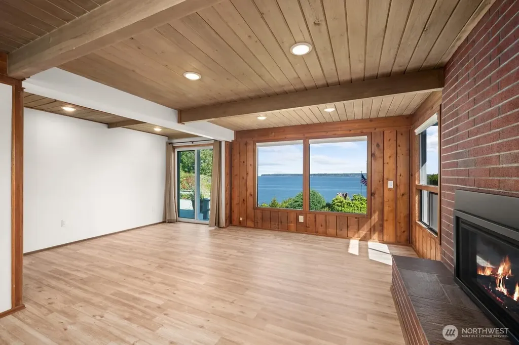 6883 Holeman Avenue Blaine WA 98230