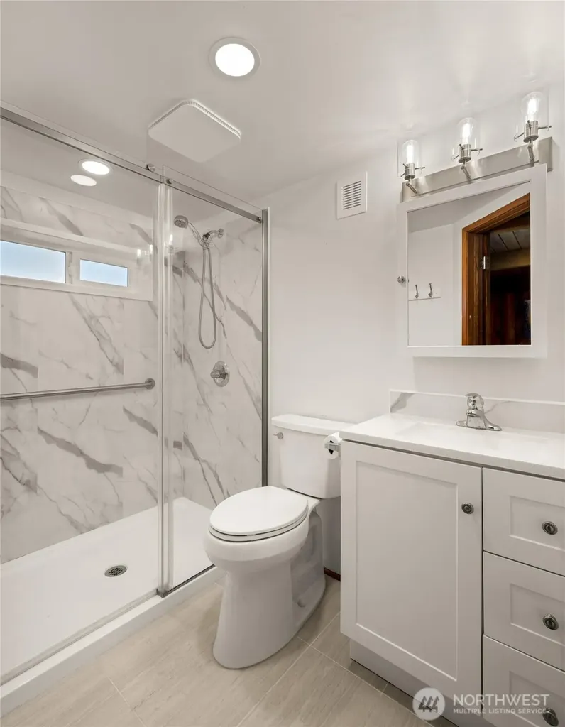 6883 Holeman Avenue Blaine WA 98230