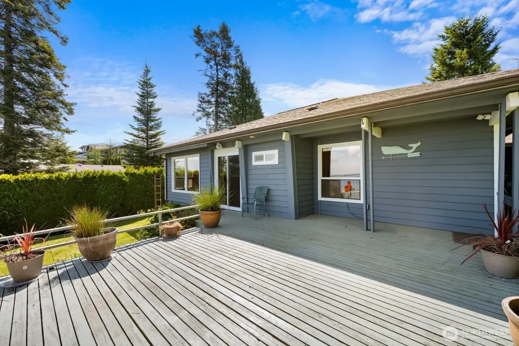 6883 Holeman Avenue Blaine WA 98230