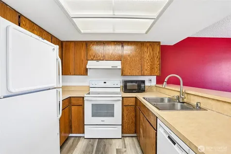 8312 27th W Tacoma WA 98466