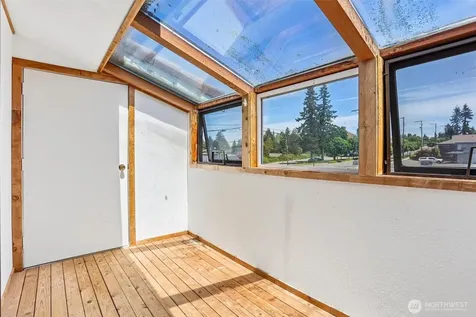 8312 27th W Tacoma WA 98466