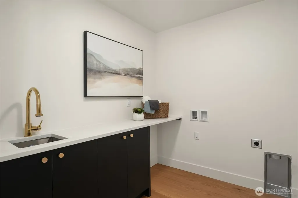 6913 30th Avenue NW Seattle WA 98117