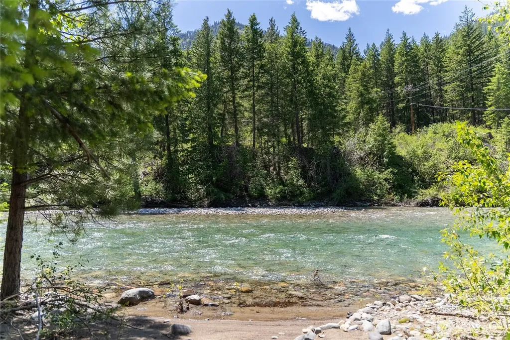 97 Cedarosa Way Mazama WA 98833