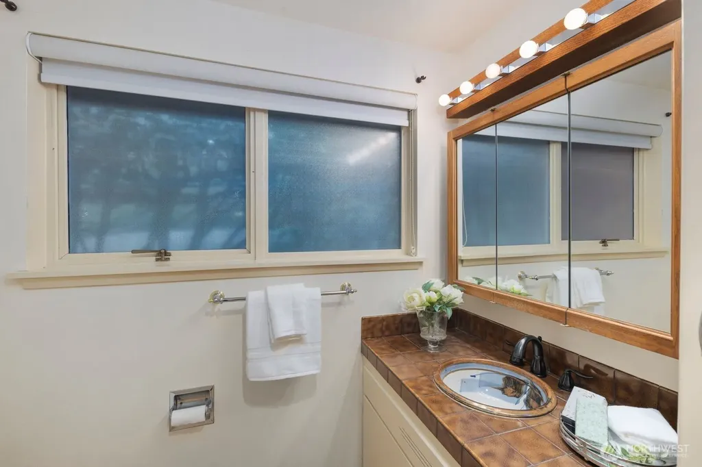 8433 221st Place SW Edmonds WA 98026