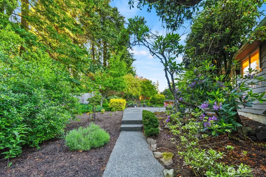8433 221st Place SW Edmonds WA 98026