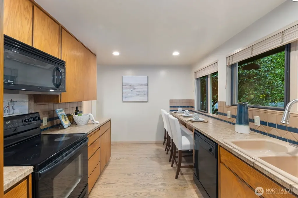 8433 221st Place SW Edmonds WA 98026