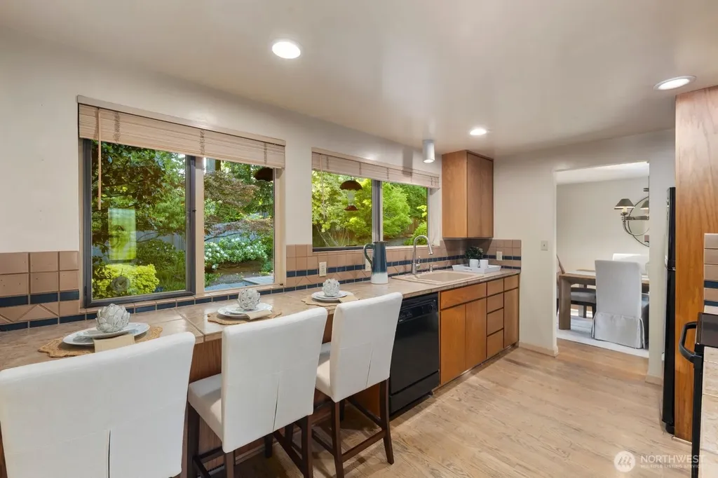 8433 221st Place SW Edmonds WA 98026
