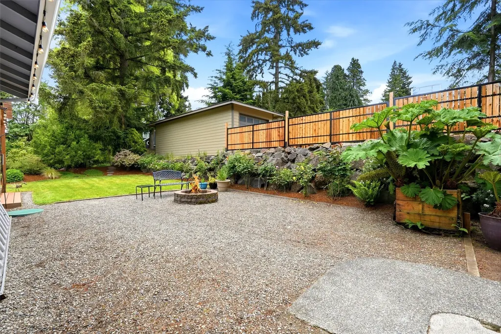 236 SW 166th Place Normandy Park WA 98166