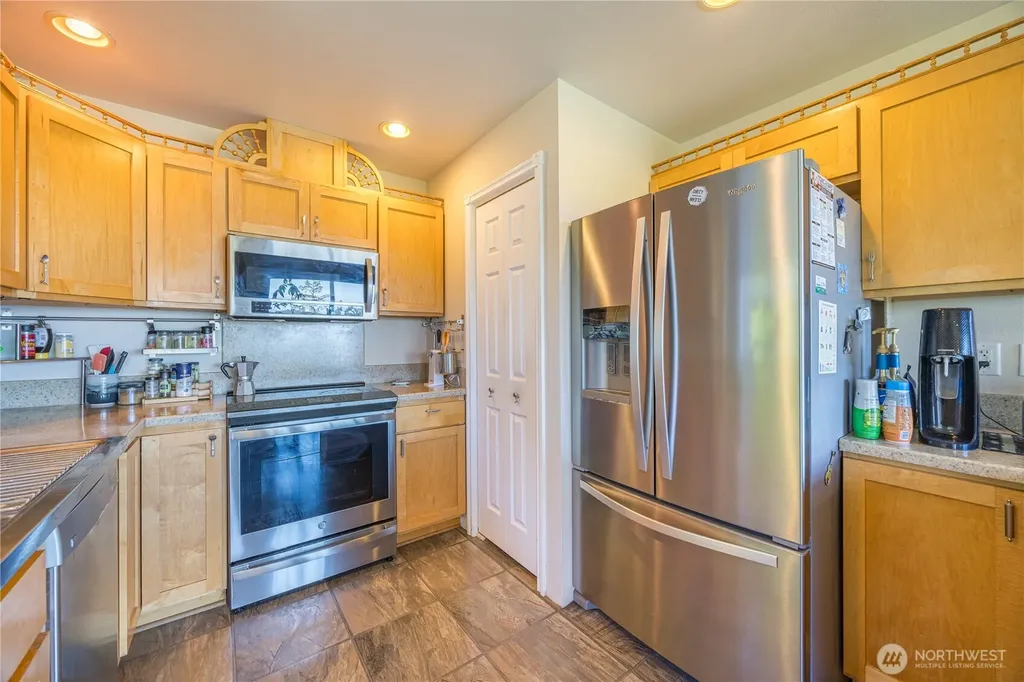 80 Sunshine Plaza Sequim WA 98382