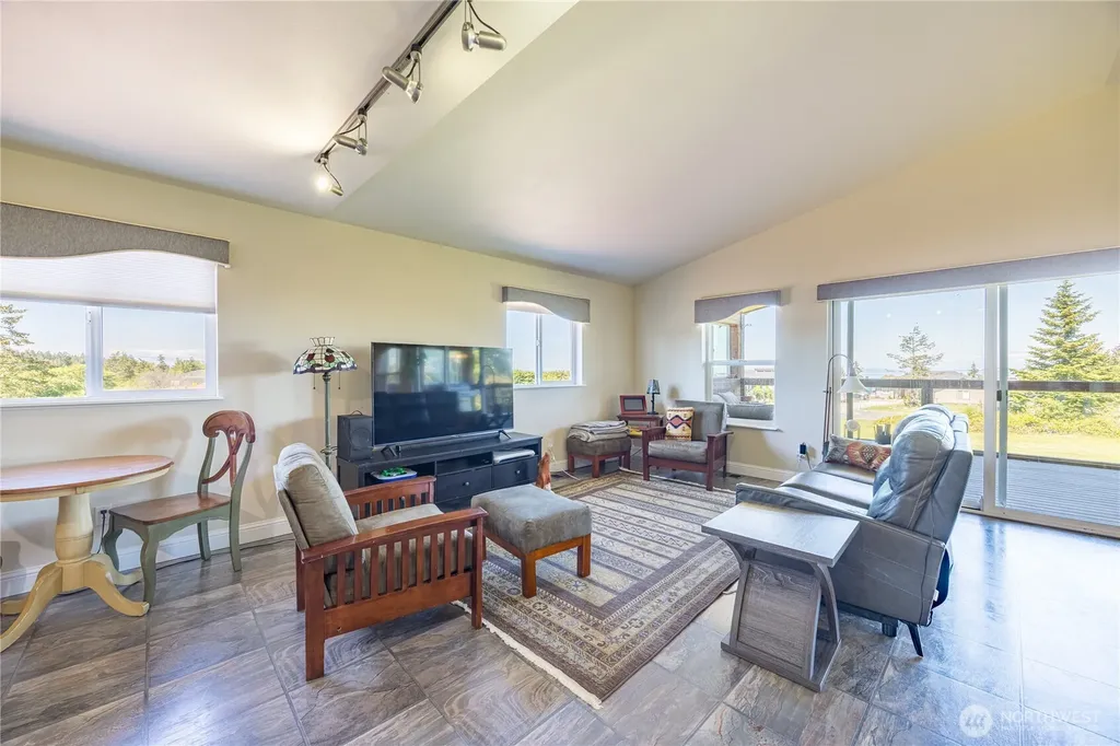 80 Sunshine Plaza Sequim WA 98382