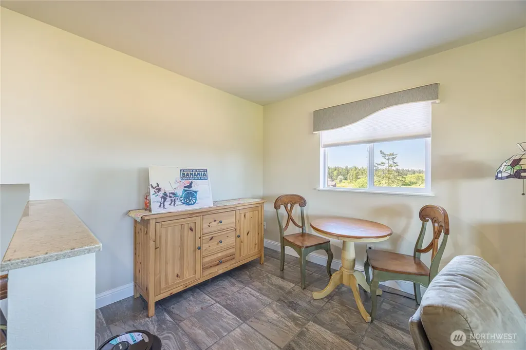 80 Sunshine Plaza Sequim WA 98382
