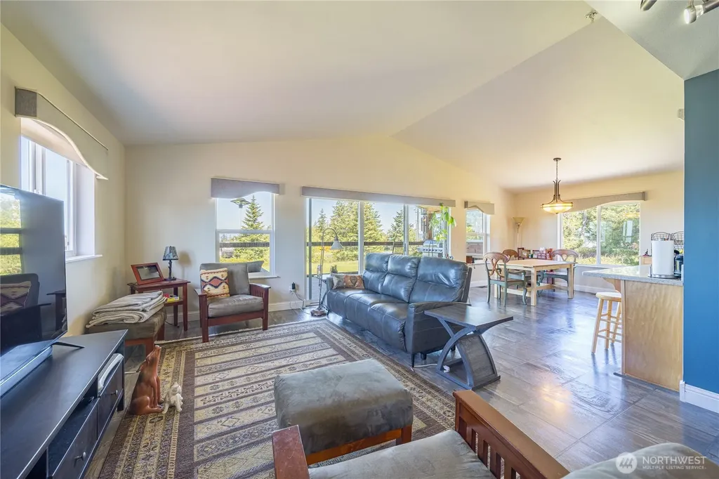 80 Sunshine Plaza Sequim WA 98382