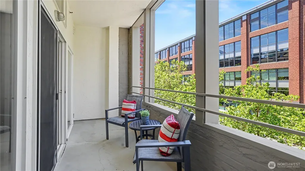 526 1st Avenue S Seattle WA 98104