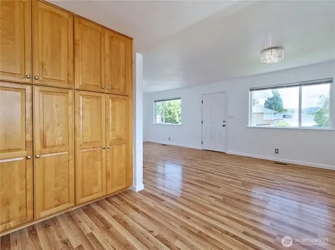 423 Lind Avenue SW Renton WA 98057