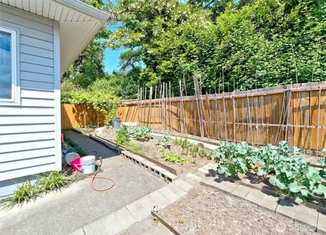423 Lind Avenue SW Renton WA 98057