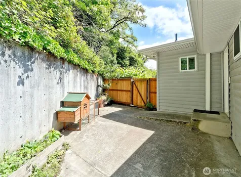 423 Lind Avenue SW Renton WA 98057
