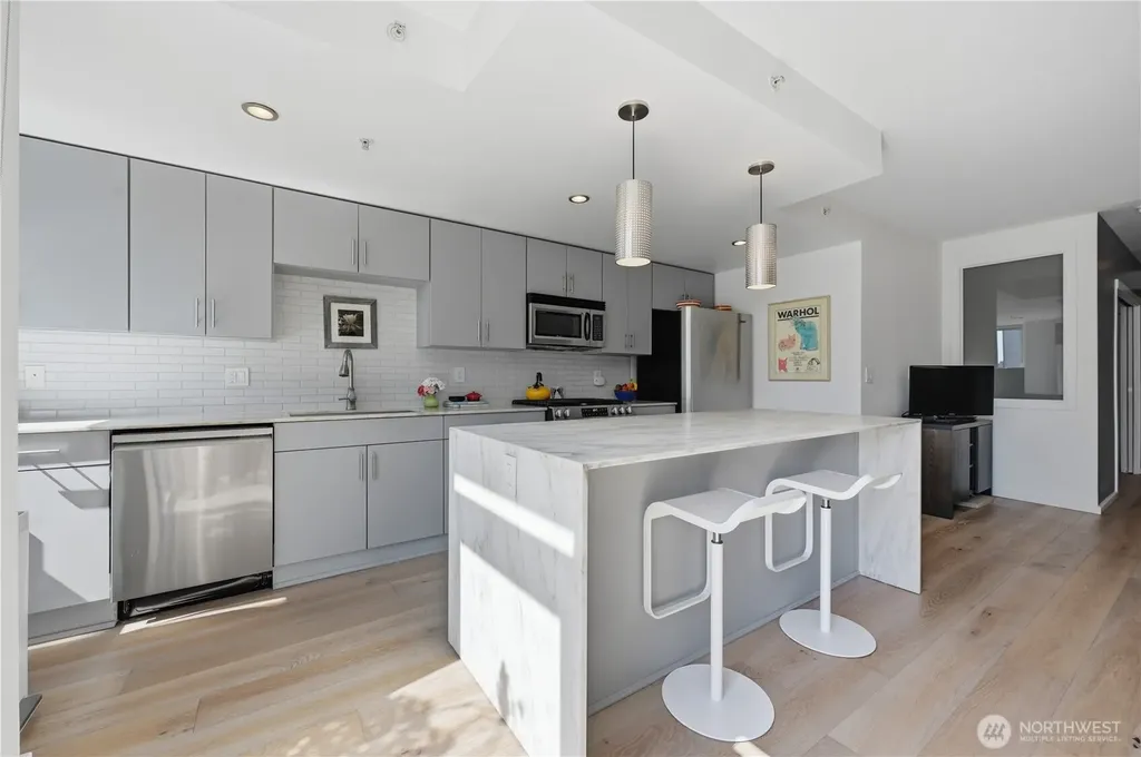 76 Cedar Street Seattle WA 98121