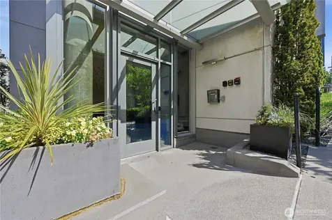 76 Cedar Street Seattle WA 98121