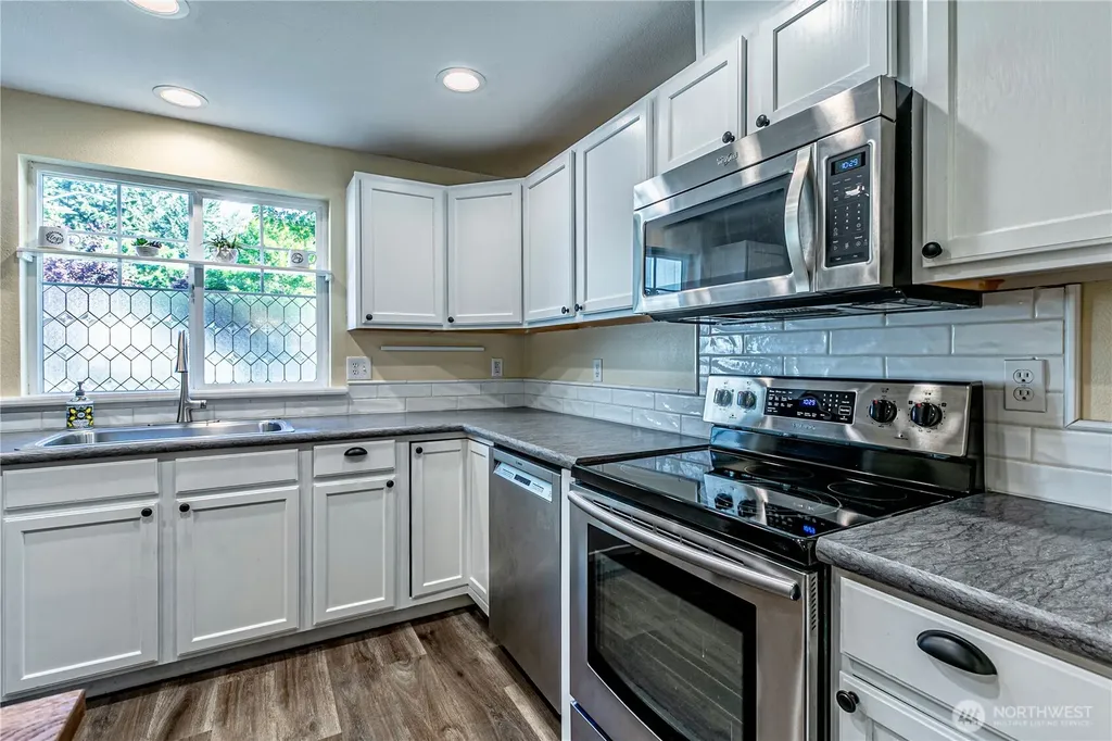 2706 9th Street SE Puyallup WA 98374