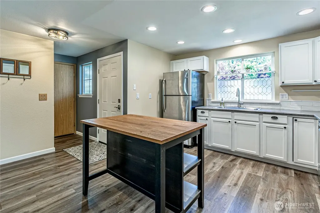 2706 9th Street SE Puyallup WA 98374