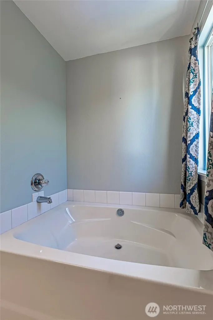 2706 9th Street SE Puyallup WA 98374