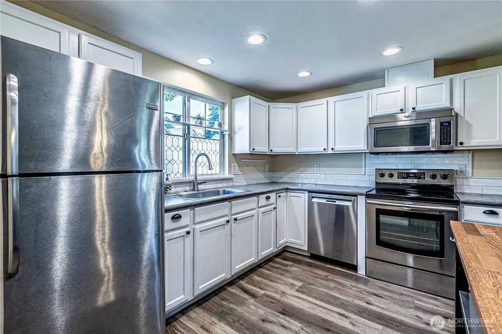 2706 9th Street SE Puyallup WA 98374