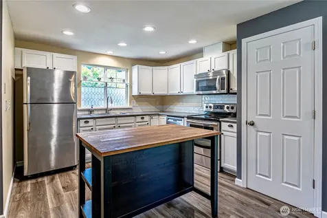 2706 9th Street SE Puyallup WA 98374