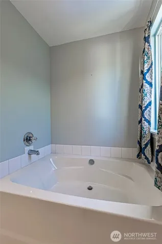 2706 9th Street SE Puyallup WA 98374