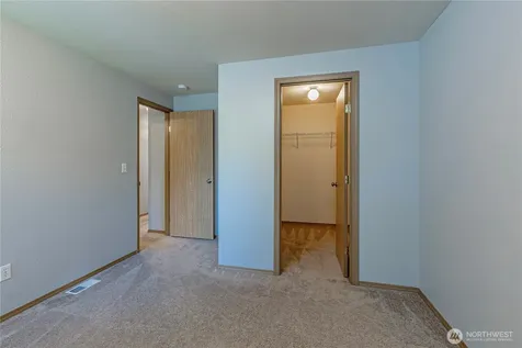 2706 9th Street SE Puyallup WA 98374