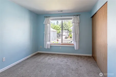2706 9th Street SE Puyallup WA 98374